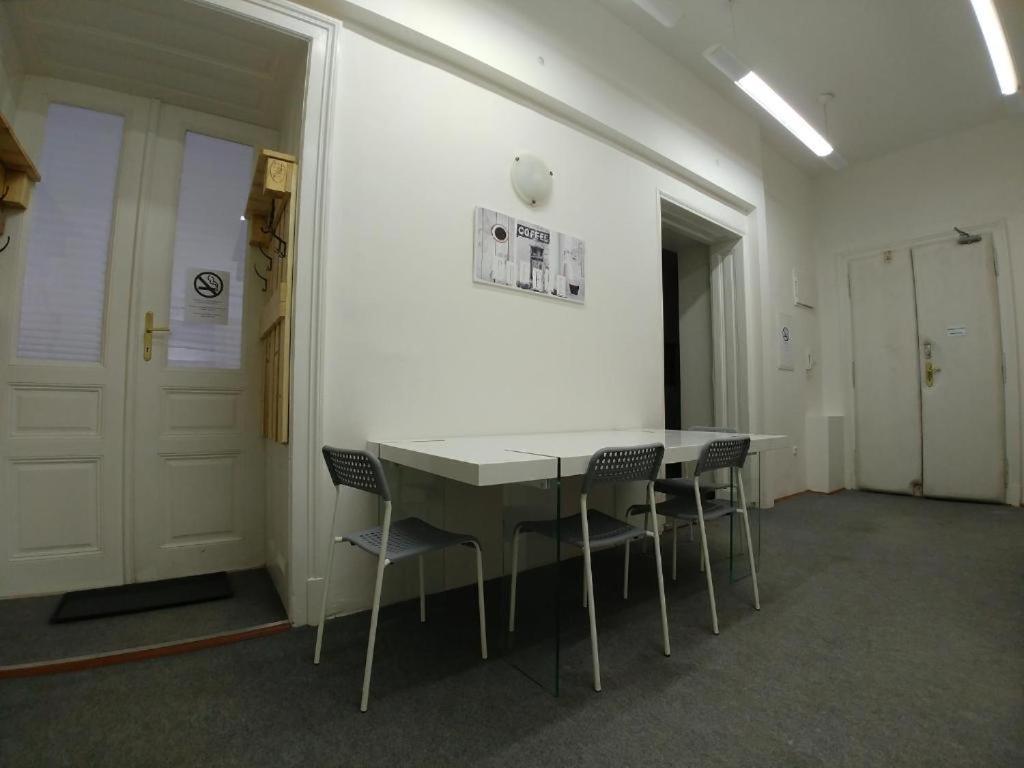 Apatrhostel Brno Buitenkant foto